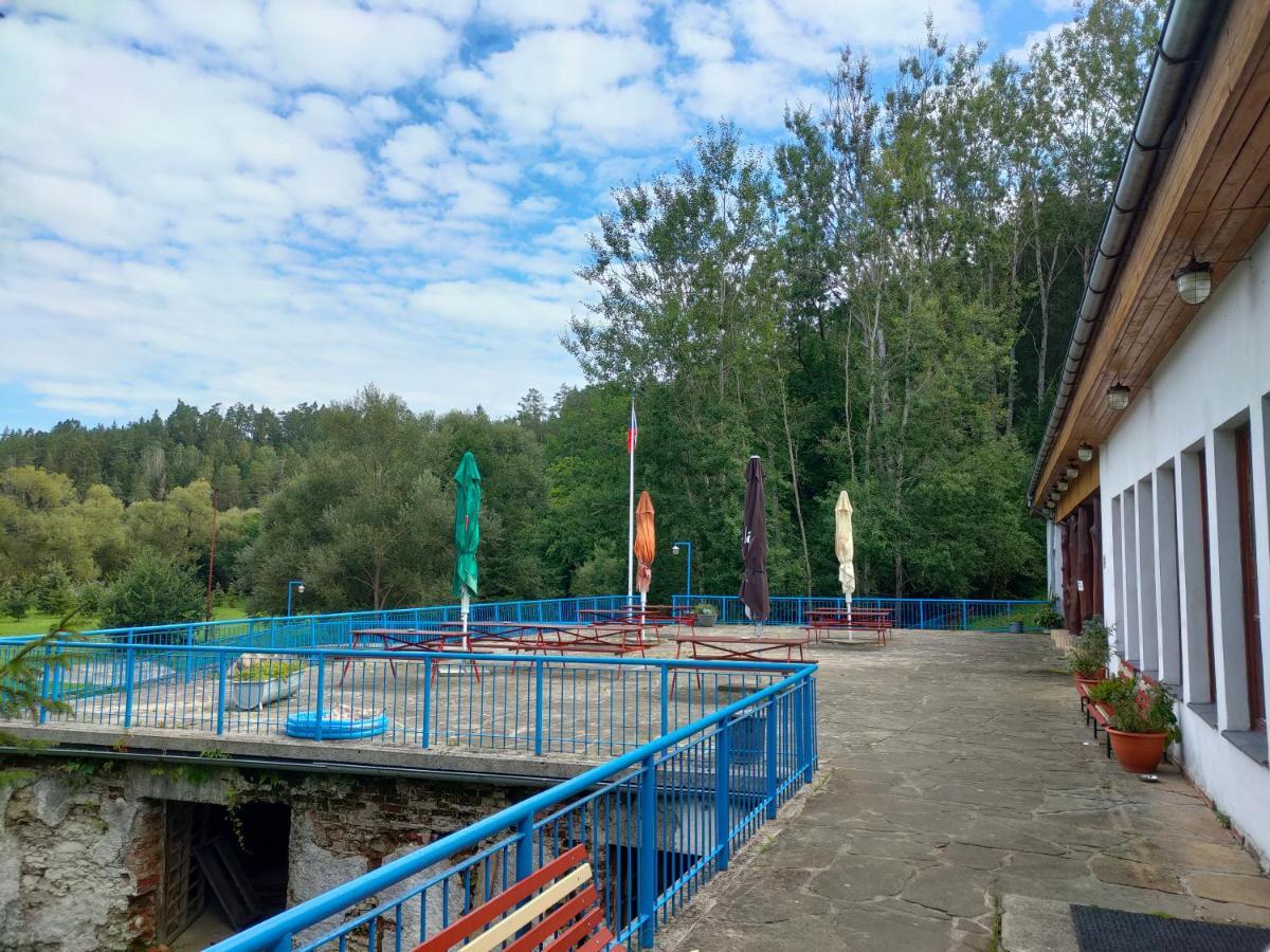 Kemp na Staré papírně Dobronice Exterior foto